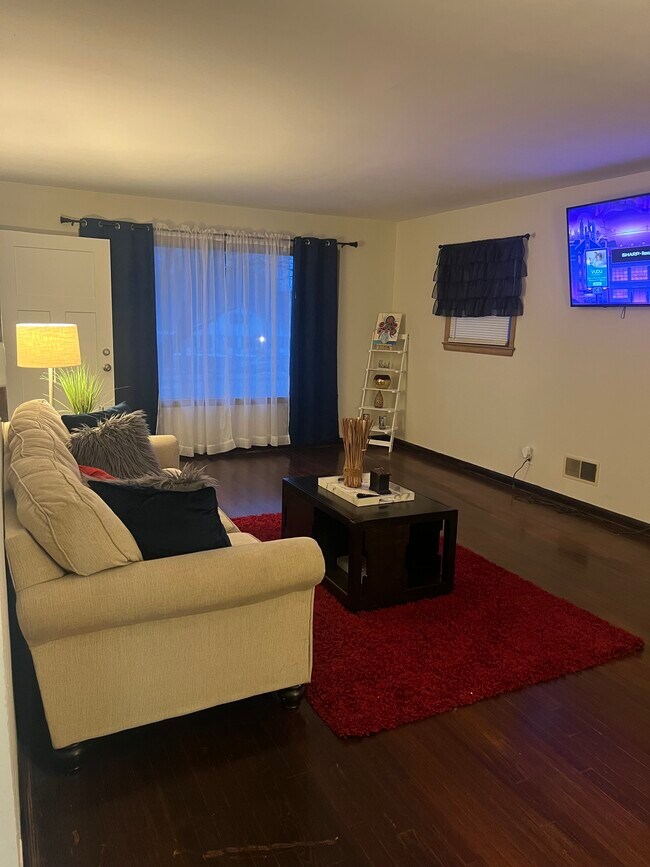 Linving room#2 - 8628 W Capitol Dr