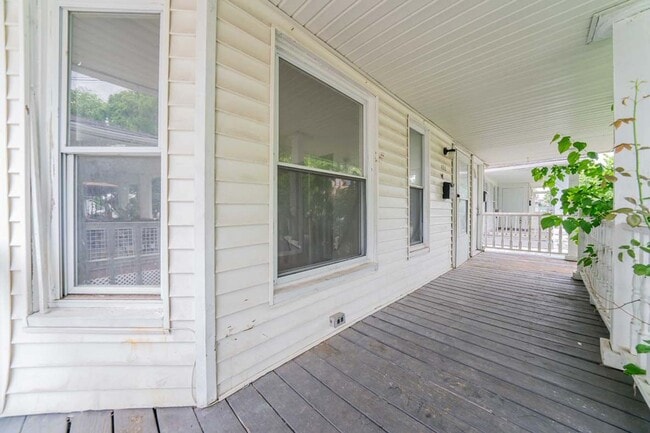 Building Photo - Beautifully Renovated Home in Prime Location