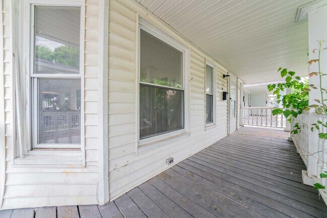 Foto del edificio - Beautifully Renovated Home in Prime Location