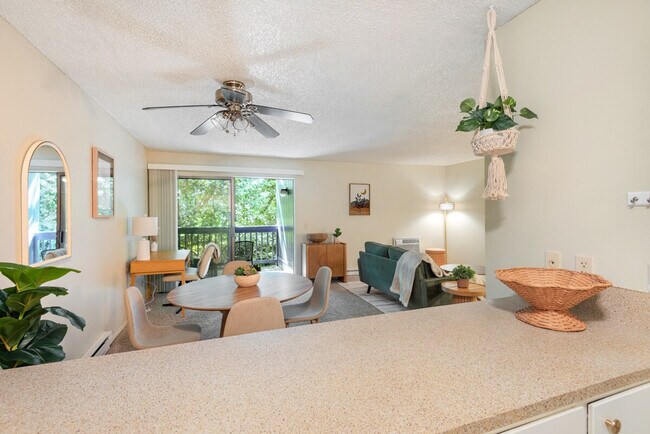 Building Photo - 2348 S Vermont St