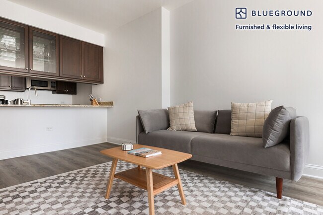 Foto del edificio - 2 W Delaware Pl