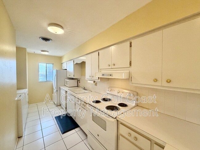 Building Photo - 325 Englewood Isles Pkwy