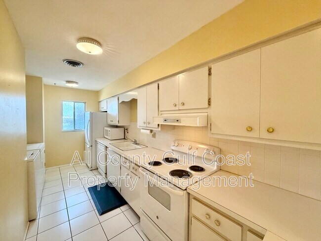 Foto del edificio - 325 Englewood Isles Pkwy