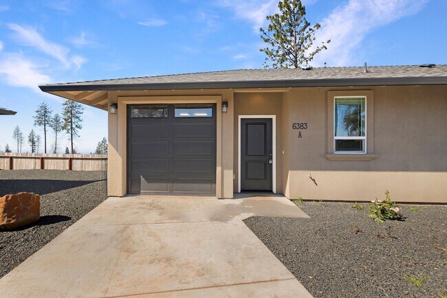 Foto del edificio - 6377 Oak Way