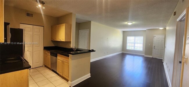 Building Photo - 10366 Fox Trail Rd S