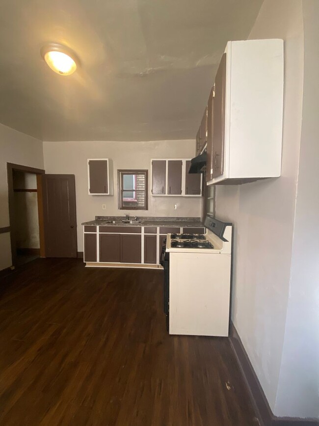 Building Photo - Renovated home in Braddock 2 bedroom Secti...