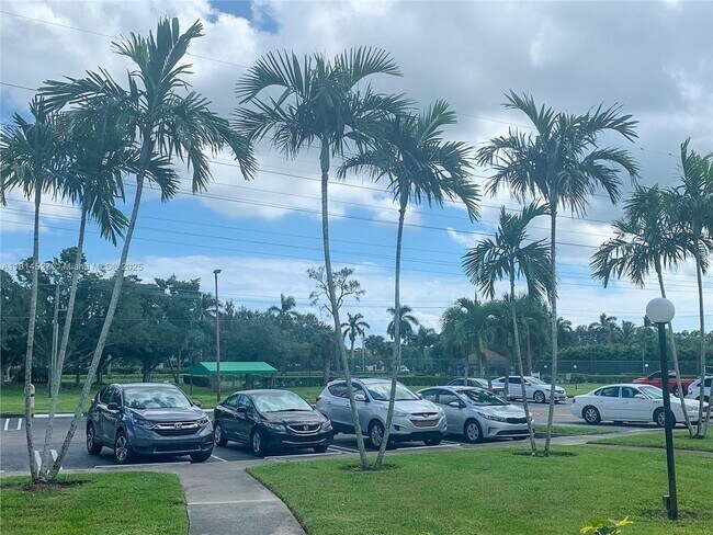 Foto del edificio - 1401 Village Blvd