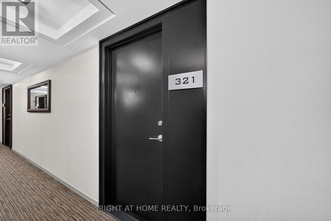 Building Photo - 231 Fort York Blvd