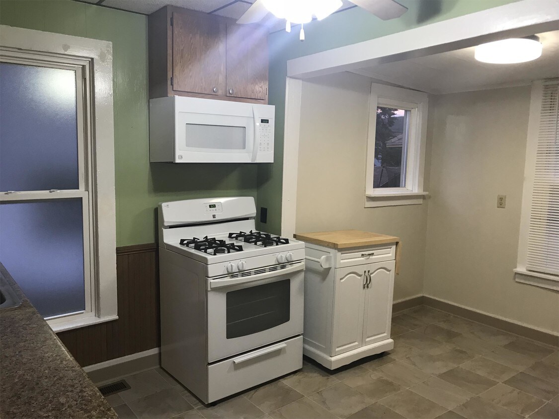 Primary Photo - 126 Hill St