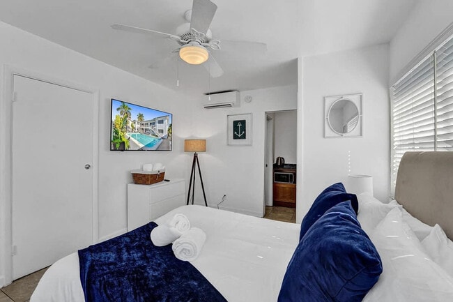 Building Photo - 335 Desoto St