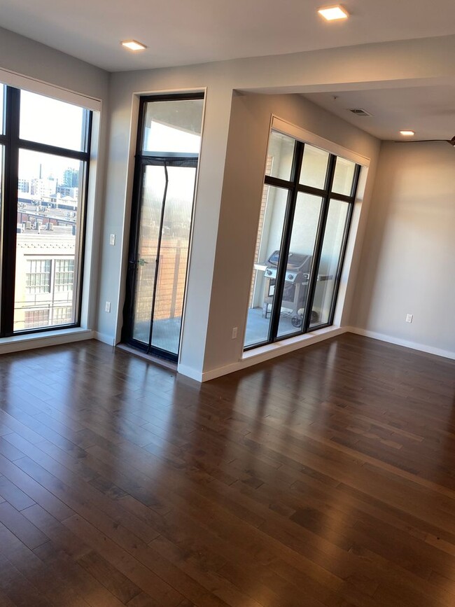 Foto del edificio - Beautiful CWE Condo with all the Amenities!