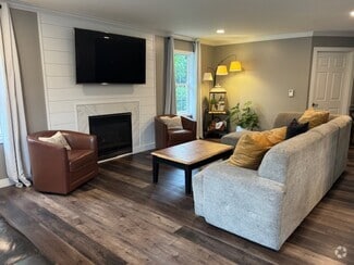 Building Photo - 807 Pheasant Run Rd