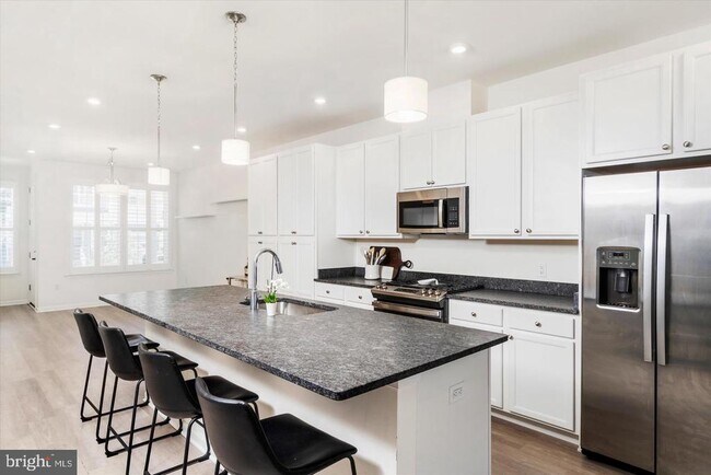 Foto del edificio - 3327 Poplar Pl
