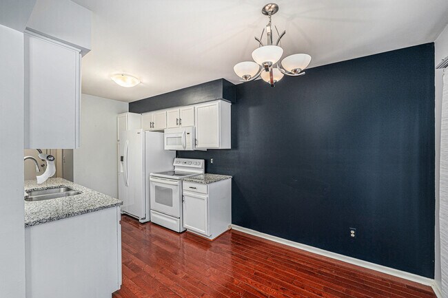Foto del edificio - 3054 Forest Creek Ct