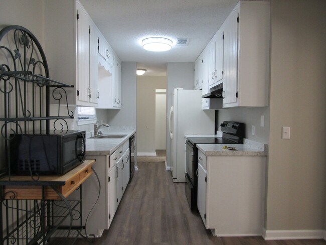 Foto del edificio - A Beautifully Renovated 3-Bedroom Home in ...