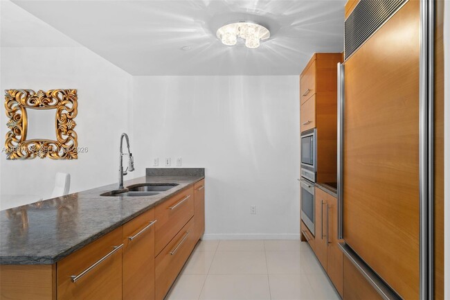Building Photo - 475 Brickell Ave