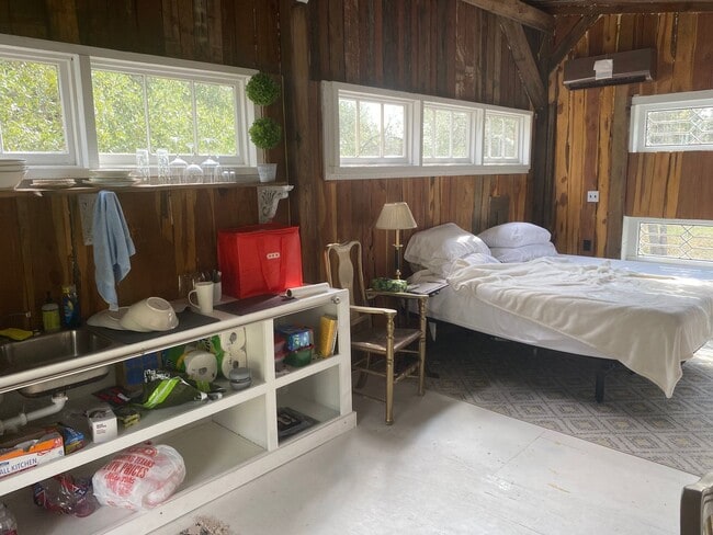 Building Photo - Signal HIll - Multi units