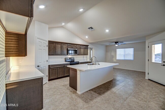 Foto del edificio - 22955 Pine St