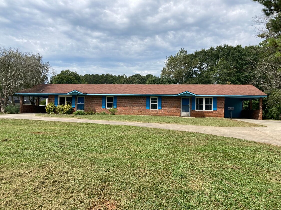 Primary Photo - 600 Reeceburg Rd SE