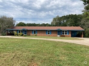 Building Photo - 600 Reeceburg Rd SE
