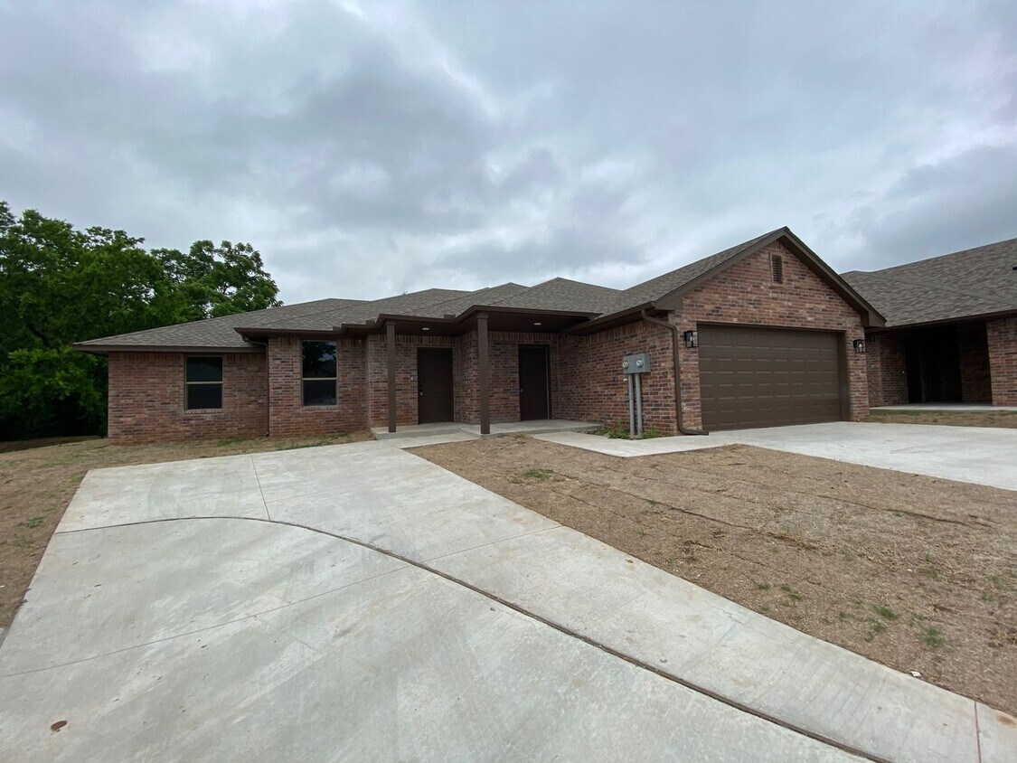Primary Photo - 3 Bed 2 Bath Home in Edmond