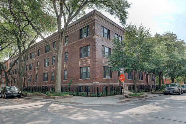 Woodlawn Commons - 5203 S Woodlawn Ave