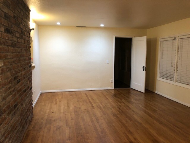 Foto del edificio - 283 E 18th St