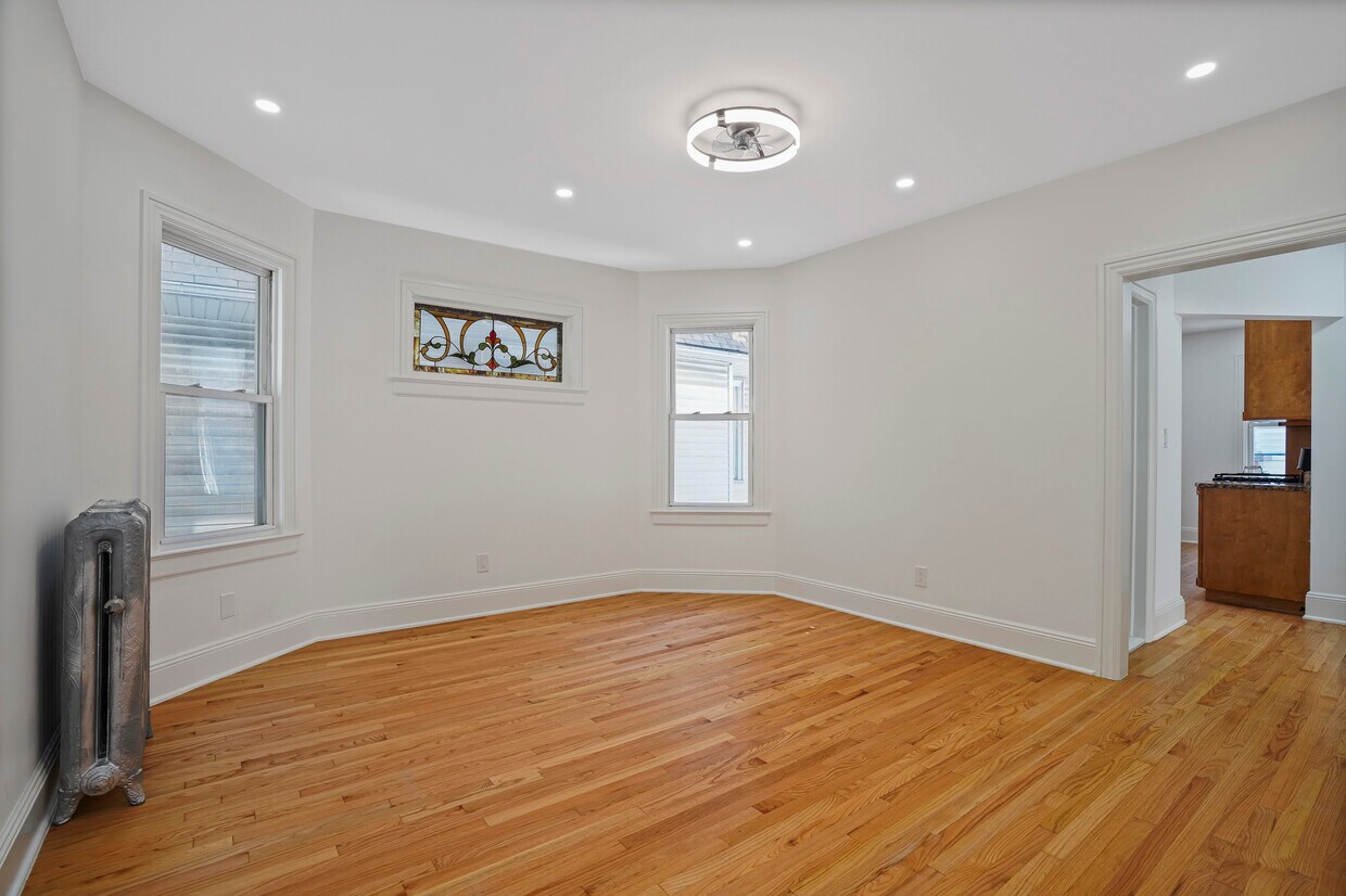 Foto principal - 430 E 5th St