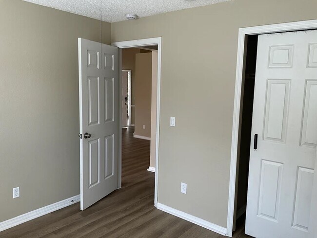 Foto del edificio - 1624 Elmstead Ct