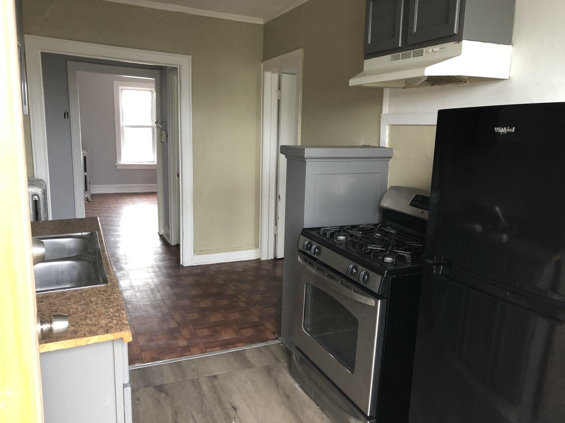 Primary Photo - 743 N Mayfield Ave