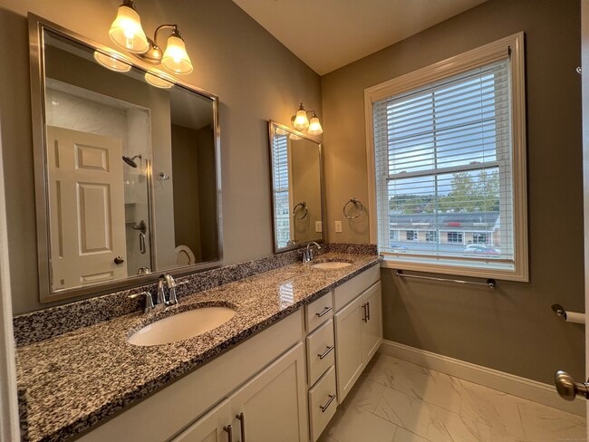 Building Photo - 39 Eden Ave