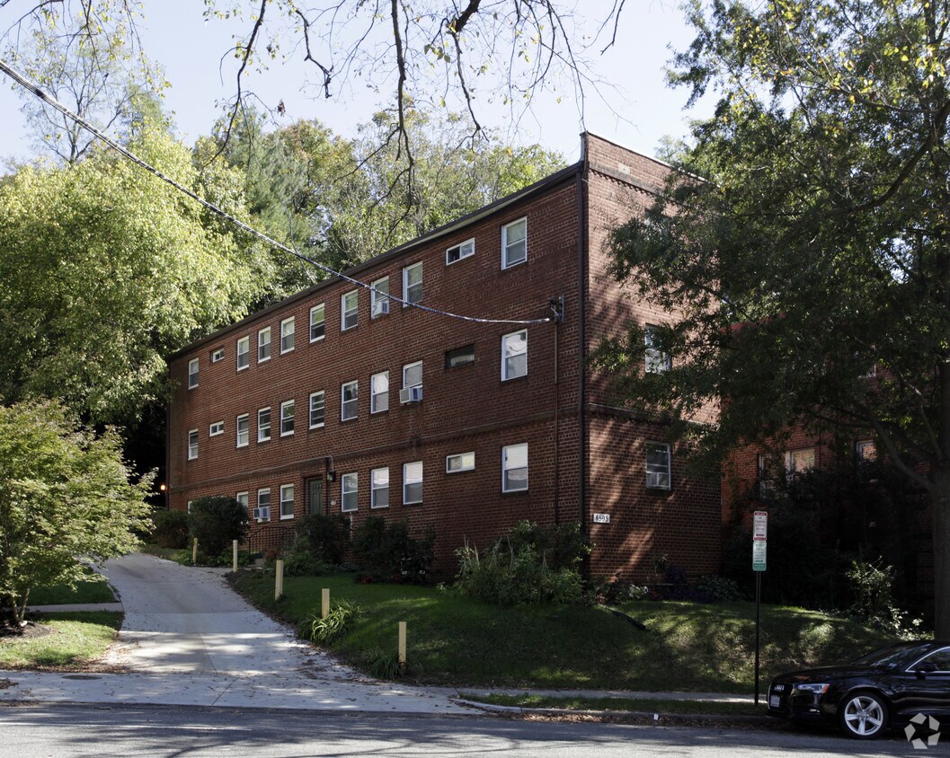 Primary Photo - 4593 MacArthur Blvd NW