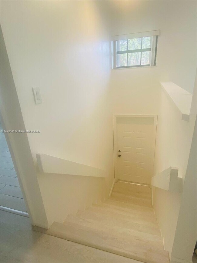 Building Photo - 604 Lincoln Ct