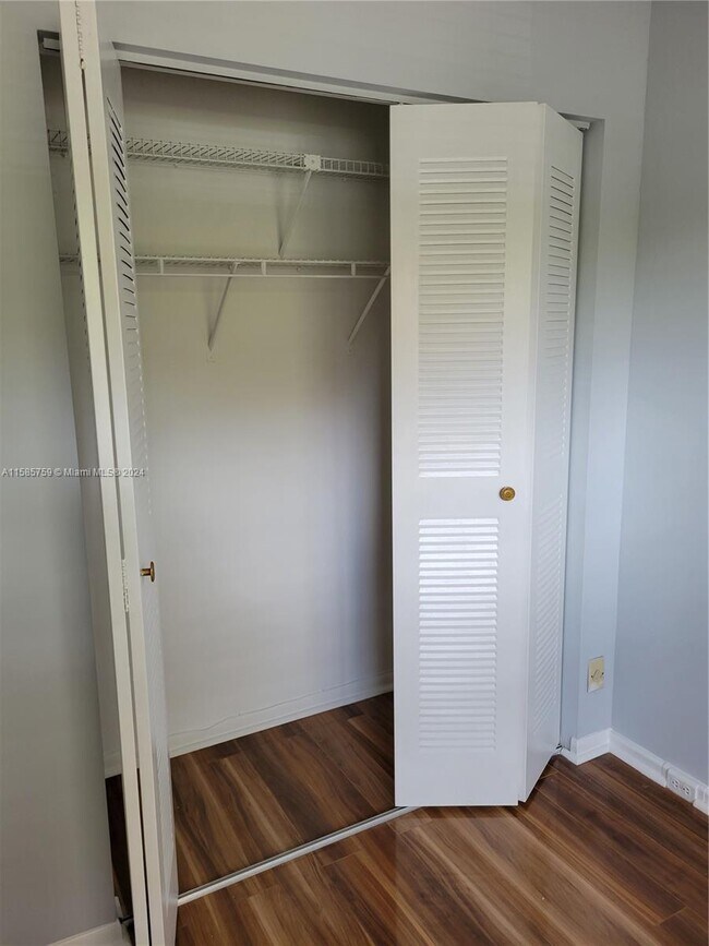 Foto del edificio - 1300 SW 125th Ave