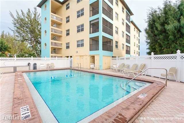 Building Photo - 2924 Estero Blvd