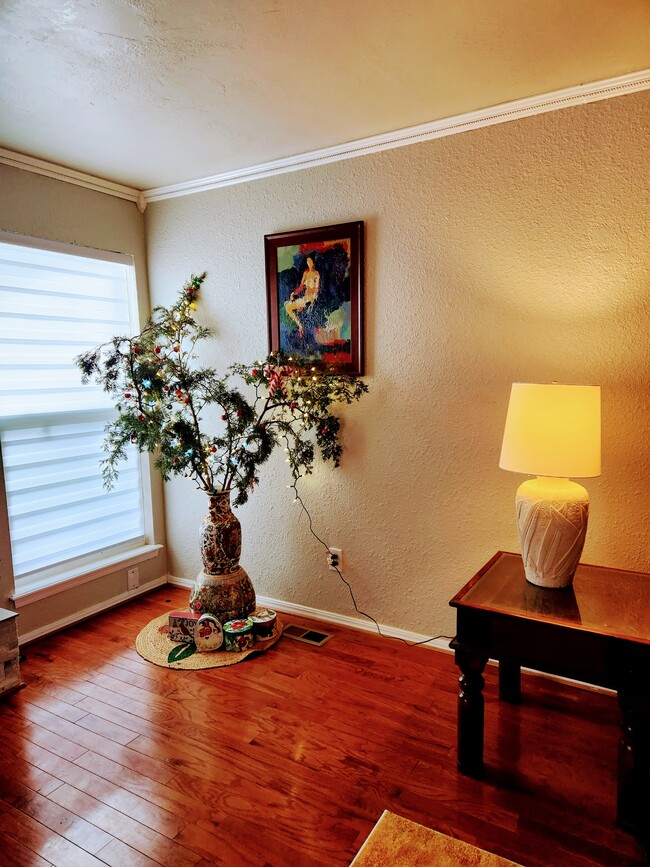Foto del edificio - 4716 Hemlock Cir