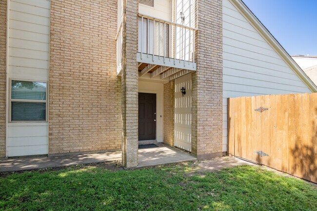 Foto del edificio - 105 Maplewood Dr