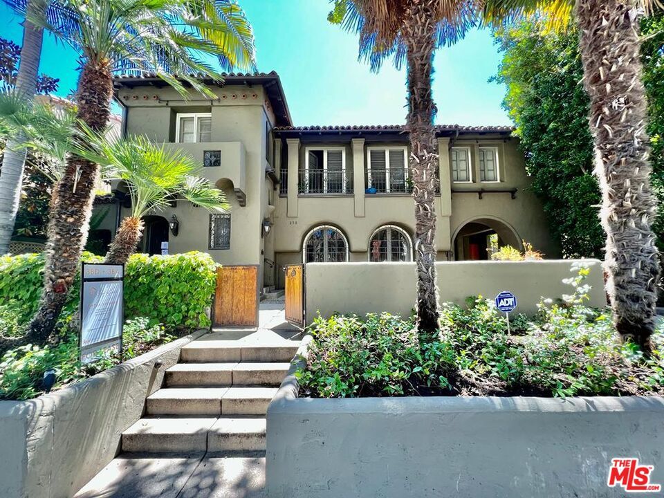 Foto principal - 256 S Orange Dr