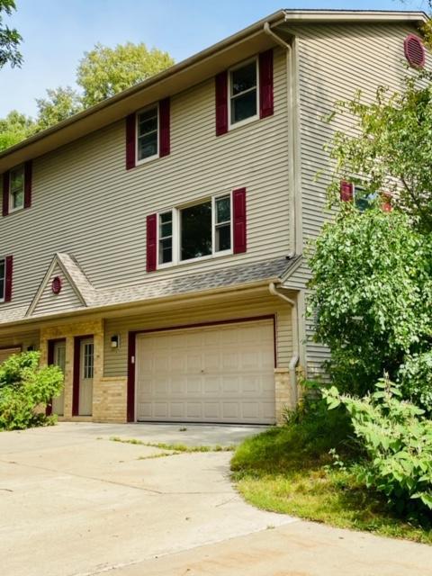 Building Photo - 404 Racine St