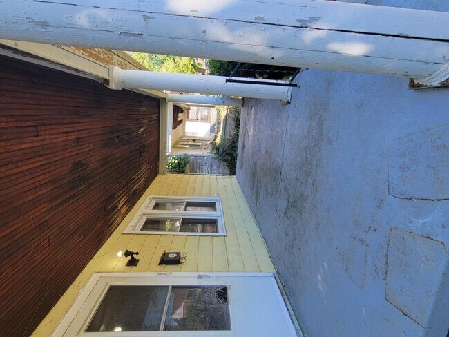 Foto del edificio - 1249 Wilson Ave