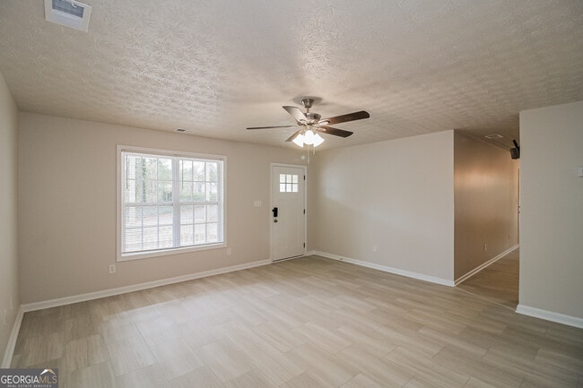 Foto del edificio - 5862 Homestead Cir