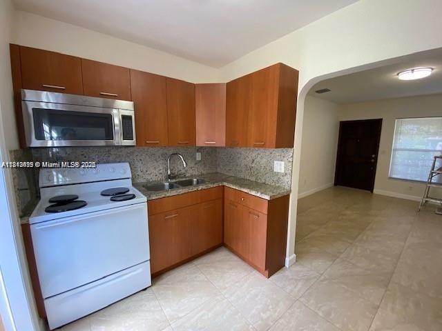 Foto del edificio - 4038 SW 9th Terrace