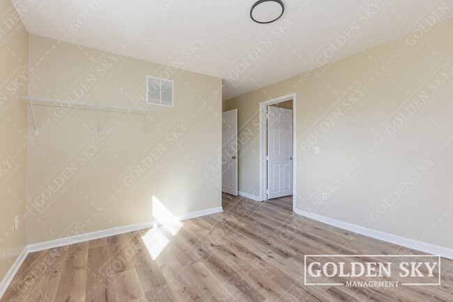 Foto del edificio - 2915 S Vine St