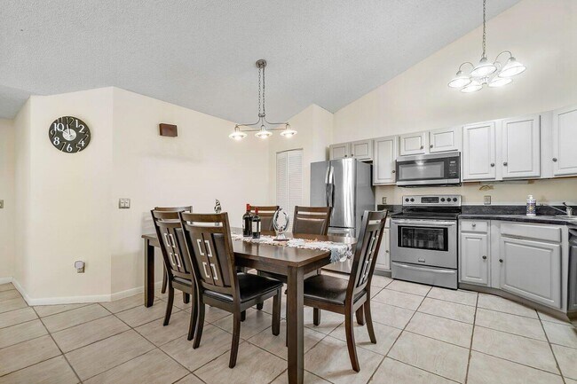 Building Photo - 5933 Golden Eagle Cir
