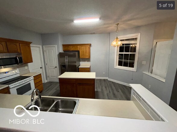 Foto del edificio - 5548 James Blair Dr