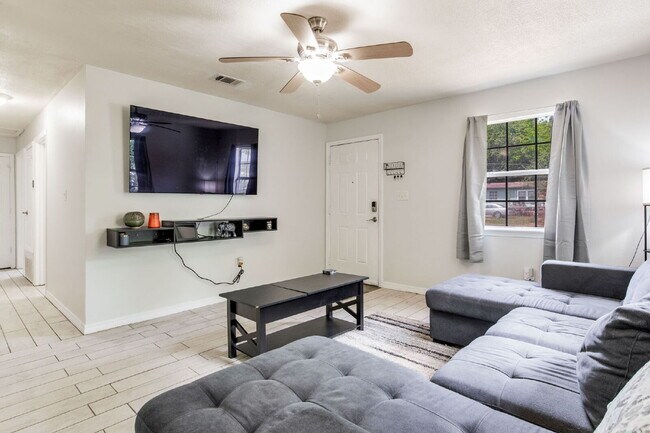 Foto del edificio - Move-in ready 3-bedroom, 1-bath cottage