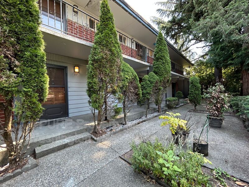 421 Ambaum Blvd SW Unit 203, Burien, WA 98166 Condo for Rent in