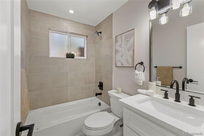 Foto del edificio - Long Realty & Property Management - Newly remodeled Duplex