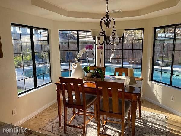 Foto del edificio - 4 br, 2.5 bath House - 521 E Redwood St