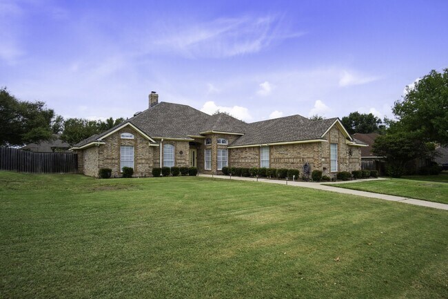 Foto del edificio - "Spacious 4-Bedroom Home with 3 Full Baths...